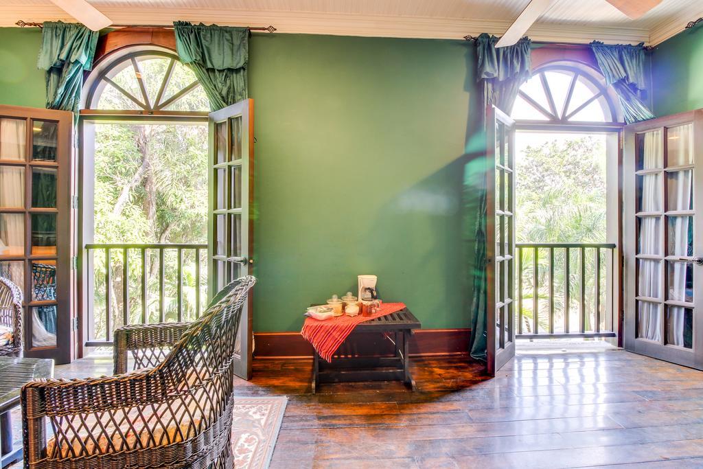 Colonial Suite @ Mahogany Hall Сан-Игнасио Экстерьер фото